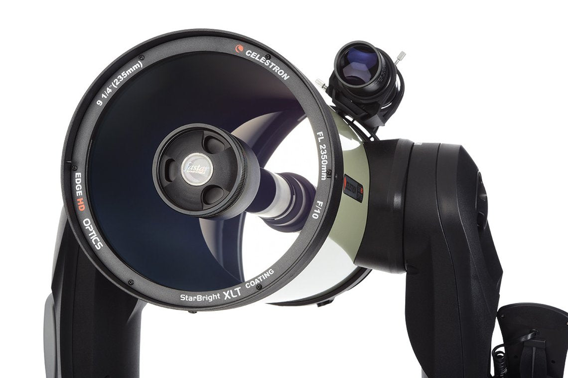 Celestron CPC Deluxe HD 925 Bundle