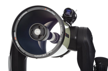 Celestron CPC Deluxe HD 925 Bundle